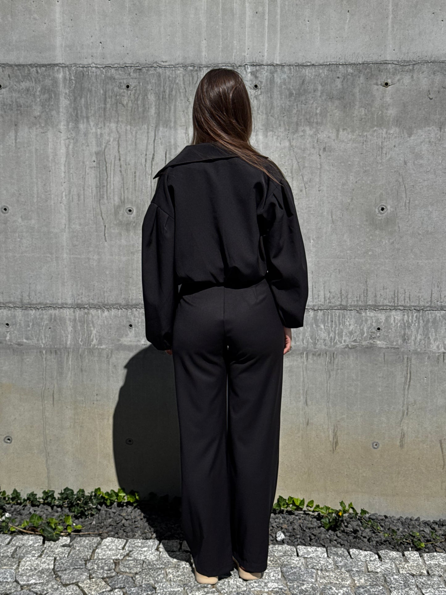 krótka kurtka oversize z gumką w pasie czarna