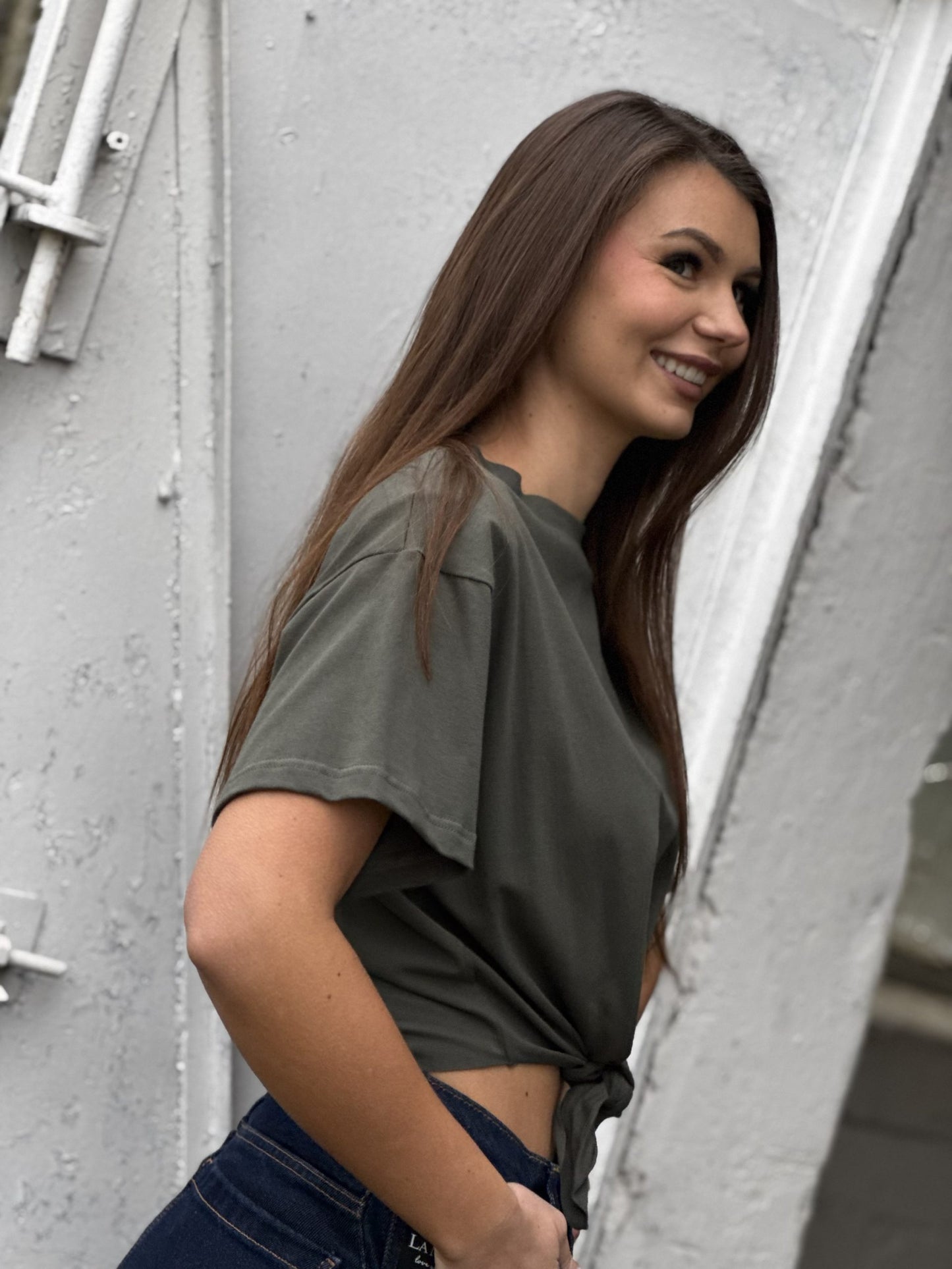 T-shirt z wiązaniem khaki slay