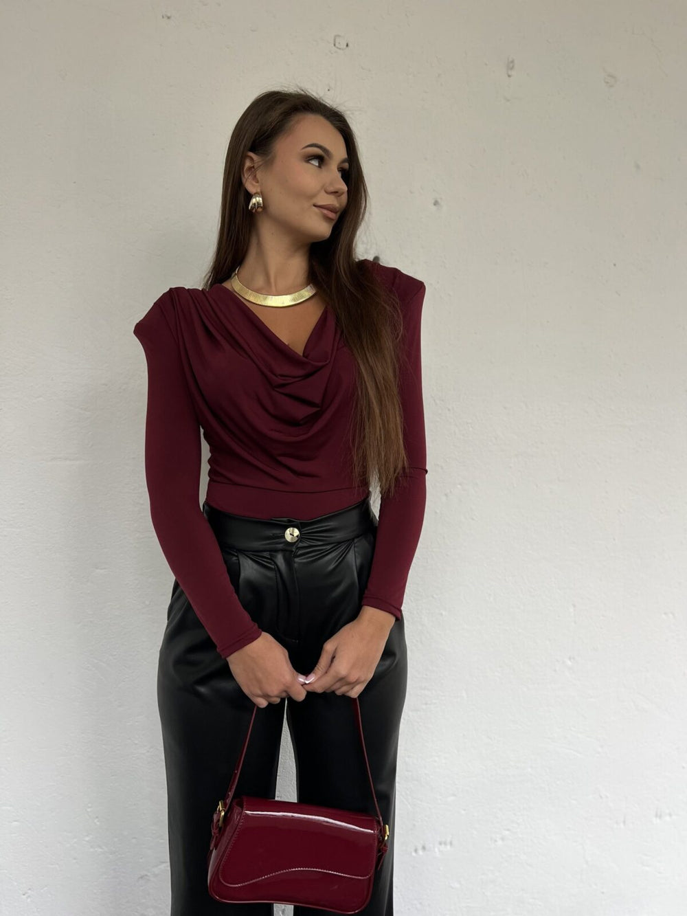 body z poduszkami na ramionach bordowe la milla